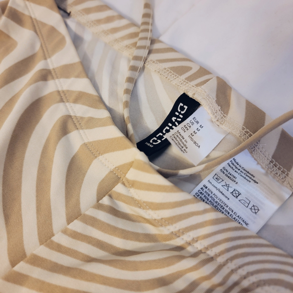 Divided Brown and White Patterned Leggings - Picture 6 of 6